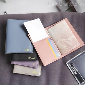 Porta-passaporte de viagem com carta personalizada - Estojo de couro PU personalizado para homens e mulheres, carteira organizadora elegante