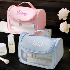 Bolsa de maquillaje de PVC personalizada: bolsa de artículos de tocador impermeable de gran capacidad con nombre bordado, organizador de viaje portátil translúcido