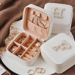 Portagioie da viaggio bianco perla e rosa – Piccolo organizer in pelle, regalo per damigella d'onore, regalo di compleanno per matrimonio