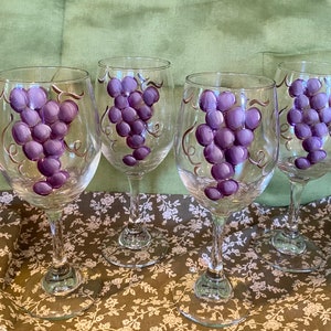 Grapes Wine Glasses - Set of 4