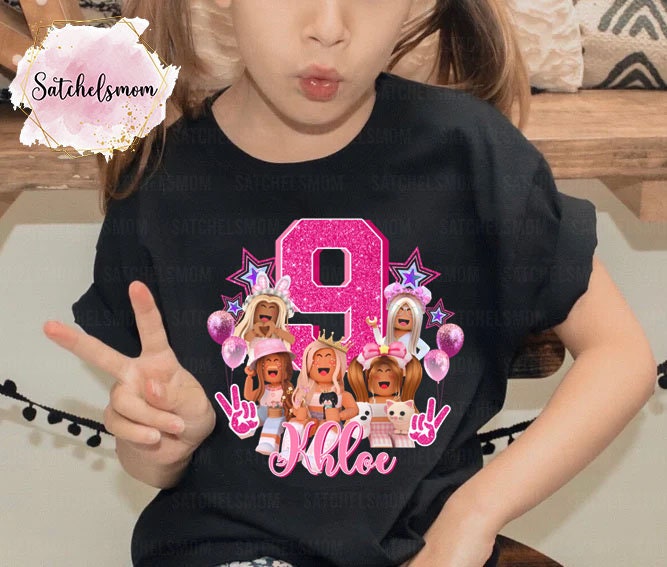 t-shirt roblox girl Kids T-Shirt by CuteDesignOnly