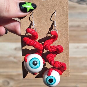 Eyeball earrings, polymer clay creepy eye earrings, spooky earrings, dangling earrings, handmade unique Halloween themed earrings