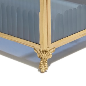 Etsad blommig mässingshållare för näsdukar: Retro svart glas Guld