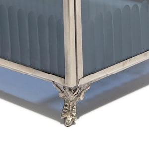 Etsad blommig mässingshållare för näsdukar: Retro svart glas Silver