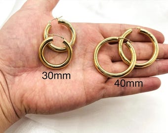 Örhängesset med 14K guldringar: 5 mm tjocka, stora polerade roséguldringar