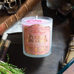Petunia&#39;s Rose Garden Candle