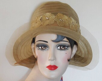 Vintage 1920 Large Brim Cloche
