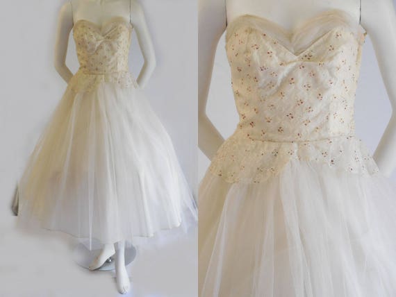 1950's Vintage White Tulle Prom Dress with Red Gl… - image 1