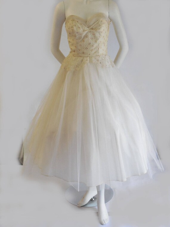 1950's Vintage White Tulle Prom Dress with Red Gl… - image 4