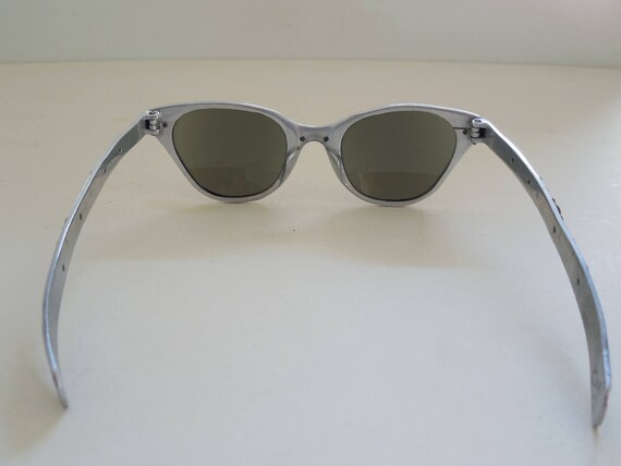 Vintage 1950's Vintage Grey Aluminum Cat Eye Sung… - image 5