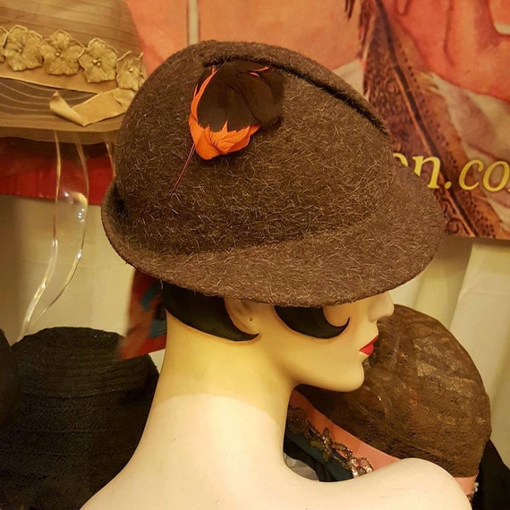 Vintage 1930 to Early 1940 Brown Wool Tilt Hat Exc