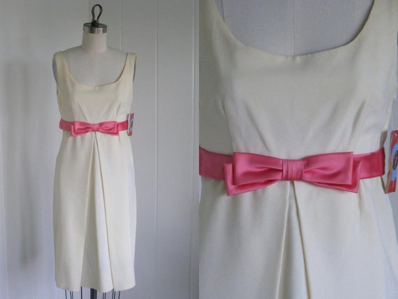 1950's 1960's Vintage Creme Cocktail Dress with Fu