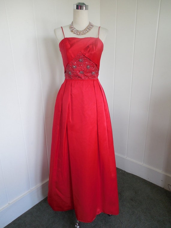 1950 1960 Vintage Red Satin Gown with Bead Detail… - image 2