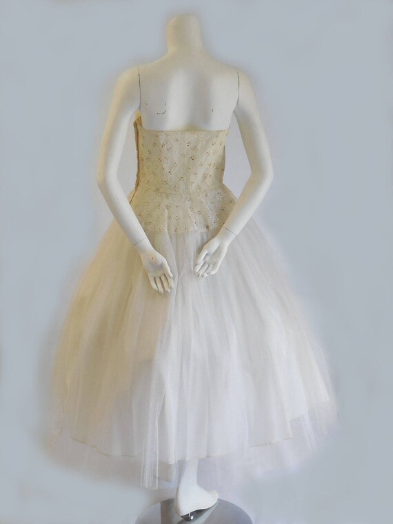 1950's Vintage White Tulle Prom Dress with Red Gl… - image 6