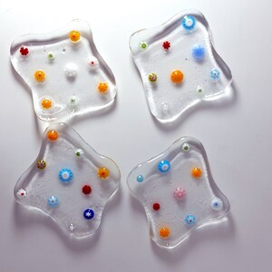 Blommiga ätpinnar i smält glas: Millefiori Sushi-present, set om 4