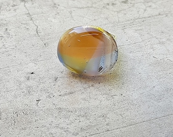 Ref. 72 Anillo multicolor de vidrio fusionado en cristal de Murano, con banda ajustable bañada en plata.