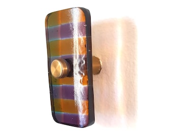 n.º 95 Gancho de pared de cristal de Murano en una mezcla de colores ámbar, morado y verde oliva.