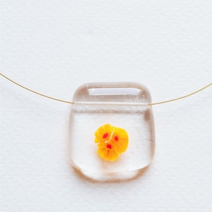 ref 8 Daisy glass pendant necklace, murrine glass necklace