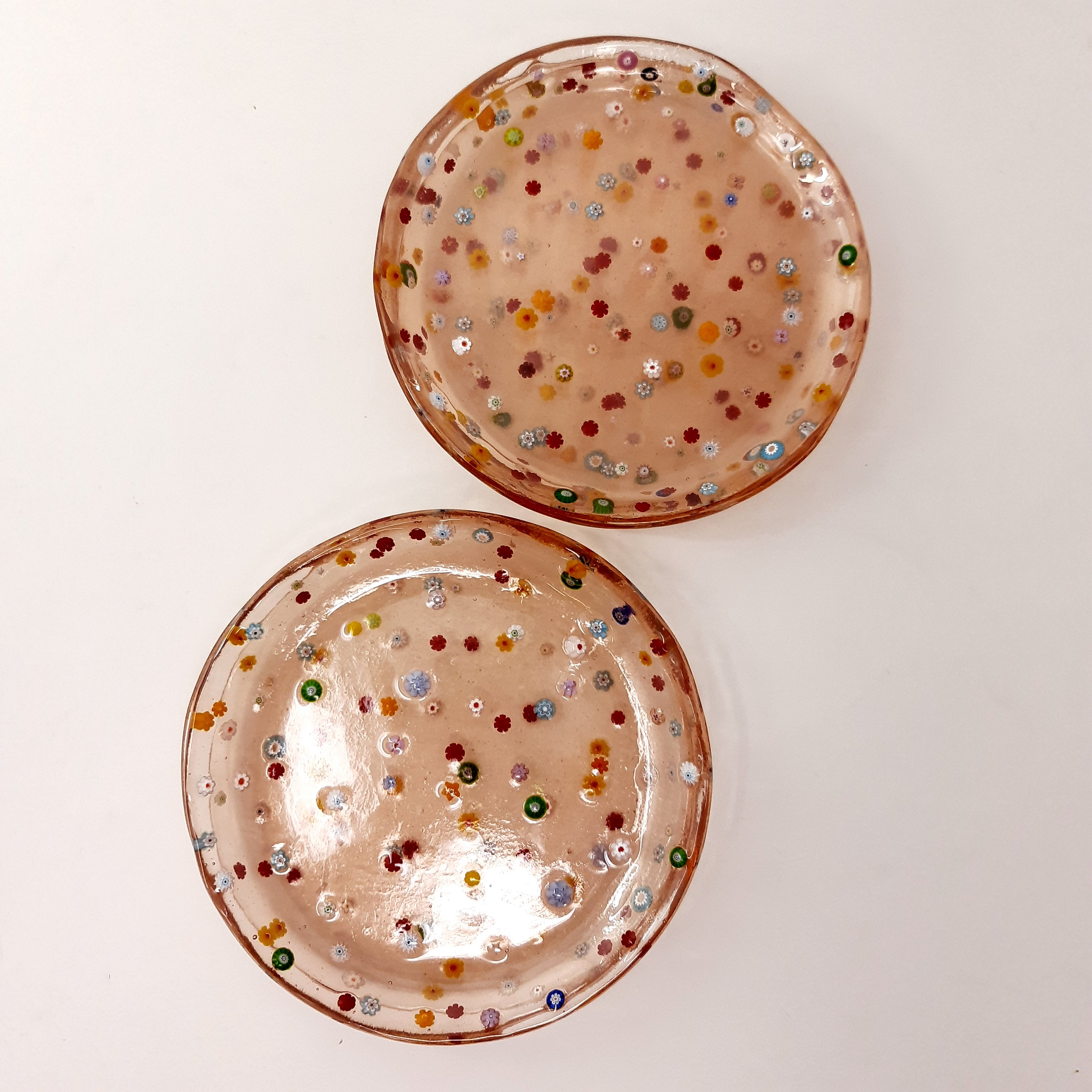 ムラーノガラスの花模様の象嵌皿 6枚セット：ライトオレンジの