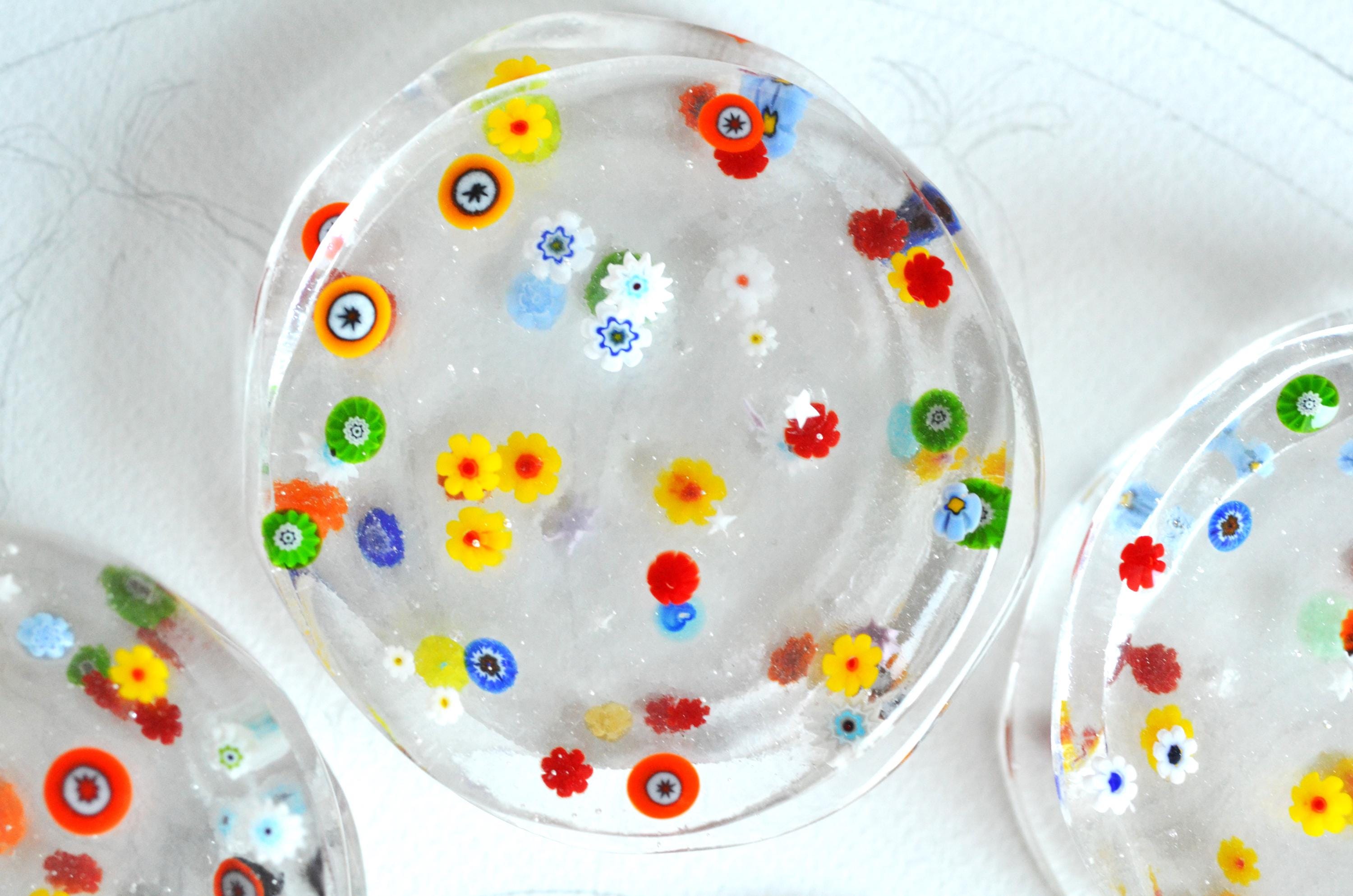 ミルフィオリの花が描かれた透明ガラスコースター - 芸術的なホーム
