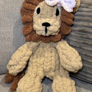 Hand gestrickter grobstrick Löwe Plüsch
