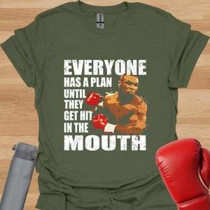 Camiseta con frase de Mike Tyson: divertida camiseta de entrenamiento de boxeo Military Green