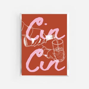 wydruk cin cin | kolorowy, maksymalistyczny plakat z koktajlem | wydruk z wózkiem barowym | wydruk z napisem „cheers” | wydruk z napisem „retro cocktail” | wydruk z napisem „drinki” | plakat do kuchni |