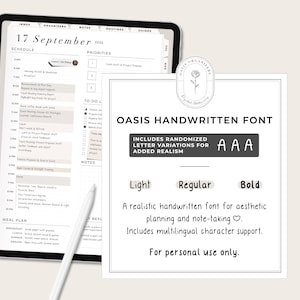 Op de afbeelding: Een digitale planner op een tablet met een stylus, naast een witte kaart met het lettertype "Oasis Handwritten Font". Het lettertype bevat willekeurige lettervariaties voor extra realisme. De kaart toont ook de lettertypestijlen "Light", "Regular" en "Bold".