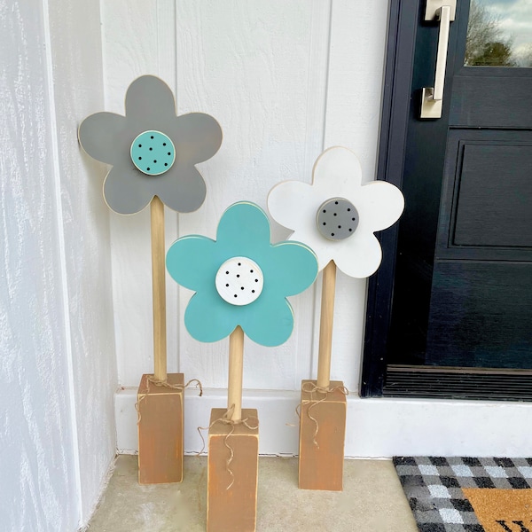 large wooden flowers, Daisies, Porch decor, reclaimed wood, rustic, farmhouse decor