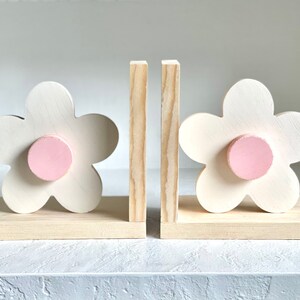 Flower bookends, Wooden flowers for nursery, Wood Daisies,  Baby girl shower gift, Spring decor, Modern style home and kids room