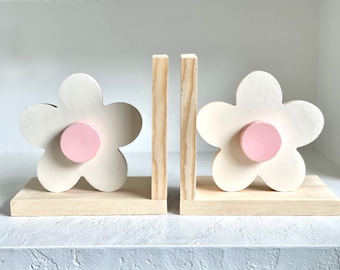 Flower bookends, Wooden flowers for nursery, Wood Daisies,  Baby girl shower gift, Spring decor, Modern style home and kids room