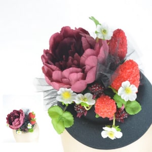 Cappello copricapo con fiore di seta di peonia, fragole e lamponi, moda burlesque pin up rockabilly show girl fata fantasy fairycore