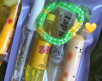 4 Clear or Yellow Lipgloss Balm Set With Loom Bracelet Random