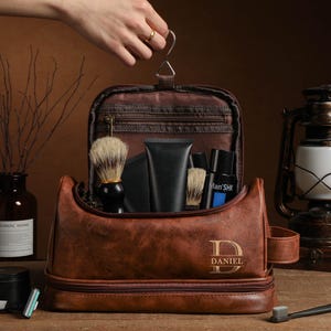Trousse de toilette personnalisée pour garçon d'honneur,Trousse de toilette en cuir pour homme,Trousse de voyage,Cadeaux pour garçon d'honneur,Trousse de toilette en cuir gravée,Trousses pour dopp homme