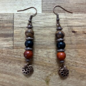 Orecchini con ciondolo in perline di rame e palissandro, orecchini in rame anticato, regalo, gioielli in rame, orecchini in rame boho, orecchini pendenti, unici