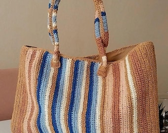 Große Einkaufstasche aus Raffia gehäkelt