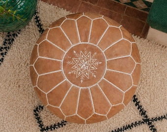 Puf otomano de cuero marroquí auténtico: taburete minimalista hecho a mano, cojín de suelo de estilo bohemio moderno.