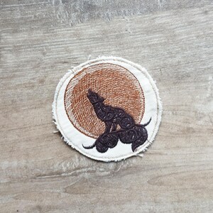 Parche de lobo aullando a la luna, aplique de 10 cm (4 pulgadas)