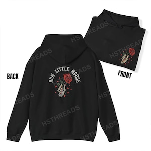 Geborduurd sweatshirt Run Little Mouse, spookachtige Adeline-trui aan twee kanten geborduurd, donkerromantisch shirt voor Bookish