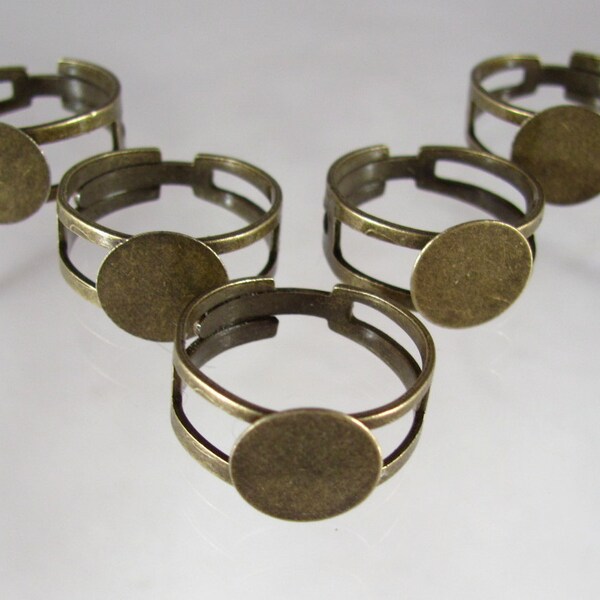 Adjustable Antique Brass Ring Blanks with Decorative Band --(30)--Size 6 to 9---10mm glue pad