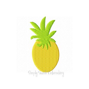 Pode incluir: Design de abacaxi bordado em amarelo e verde. O abacaxi tem uma aparência texturizada, com um corpo amarelo e um topo verde espinhoso. O texto "Simply Sweet Embroidery" está na parte inferior.