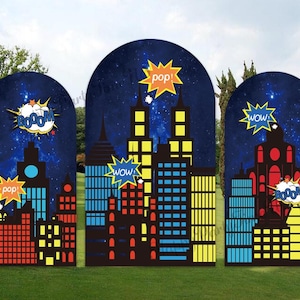 Puede incluir: Tres paneles de fondo de ciudad azul y amarillo con un cielo nocturno estrellado. Cada panel presenta un globo de diálogo de estilo cómic diferente con las palabras "Pop!" "Boom!" y "Wow!"
