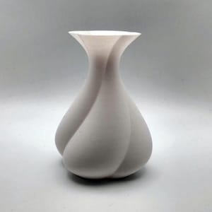 Clover - 3D Printed Fluted Bud Vase – White, Elegant Flowing Design, Modern Home Decor