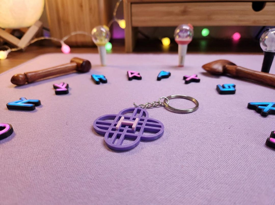 Huntrix Logo Keychain – 3D Printed Fandom Accessory - Etsy