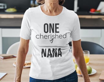 Maglietta One Cherished Nana - Vestito sincero per la festa della mamma per la nonna / Maglietta regalo significativa per la nonna / Maglietta per la nonna