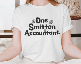 Maglietta One Smitten Accountant / Maglietta divertente per San Valentino sulla contabilità / Maglietta CPA Love / Simpatico regalo finanziario per contabili