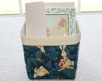 Contenedor de algodón hecho a mano con forma de conejito: Centro de mesa de Pascua (cuadrado de 10 cm)