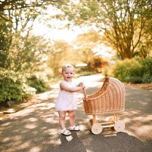 Natuurlijke rieten kinderwagen, poppenwagen, duwspeelgoed voor meisjes, kinderkamerspeelgoed, poppenwagenmand, speelgoed voor peuters, rieten kinderwagen, rieten wagen