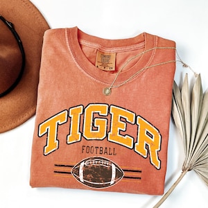 Vintage Tigers Shirt, Komfort Farben Tigers Spieltag Shirt, College Spirit Tiger Maskottchen Shirt, Lehrer Spieltag Shirt, Tailgate Fußball Mama