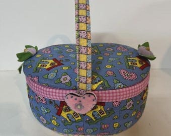 Vintage Mary Engelbreit Collectible SEWING BASKET Mary's Famous Art - Excellent Preowned Condition  dated 2001 on inside label